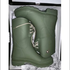 Woman’s Kelly B Rainboots